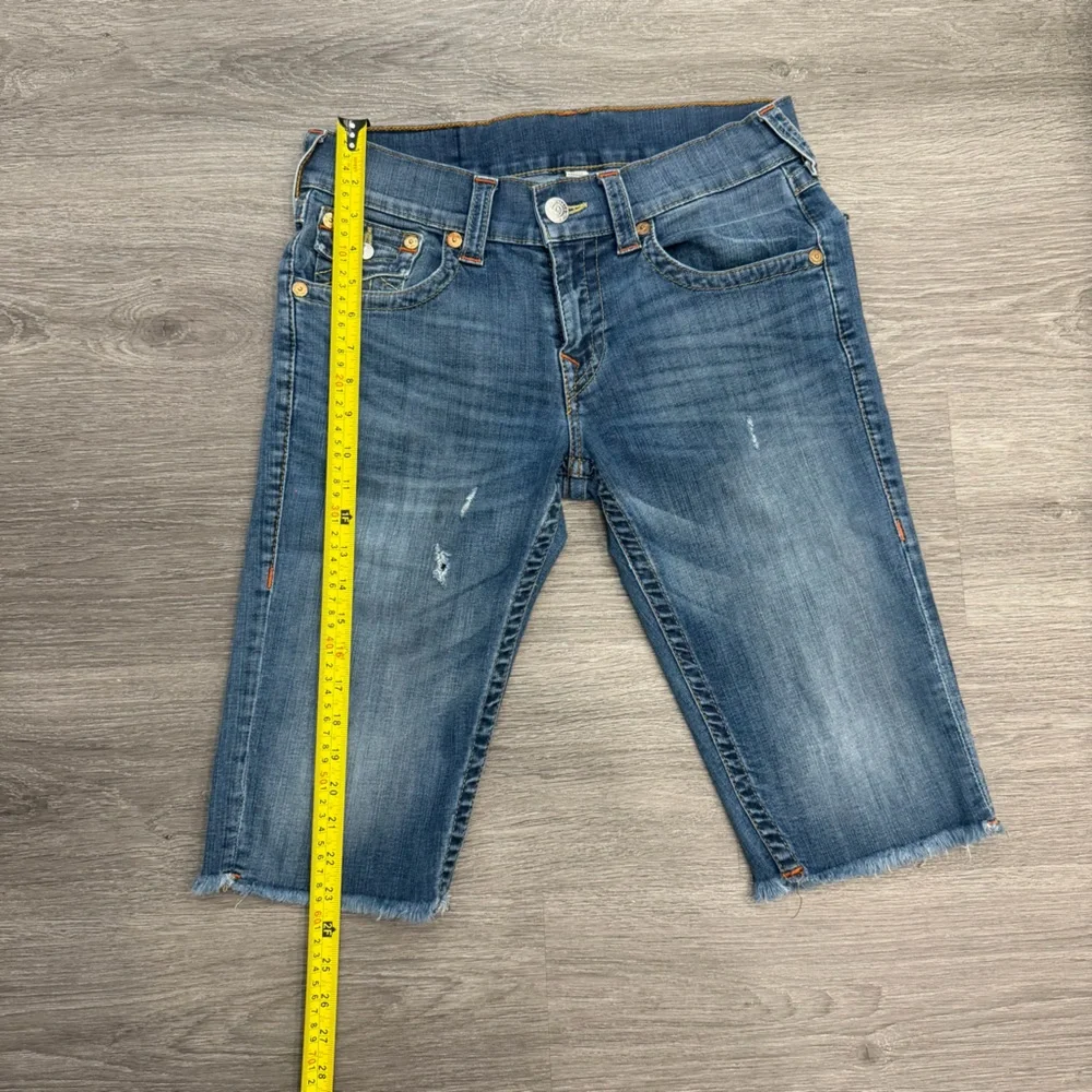 Y2K True Religion Distressed Denim Capris Size 29 - Picture 5 of 8